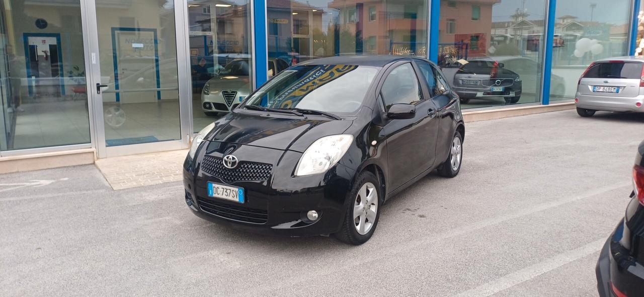 Toyota Yaris 1.0 3 porte Sol