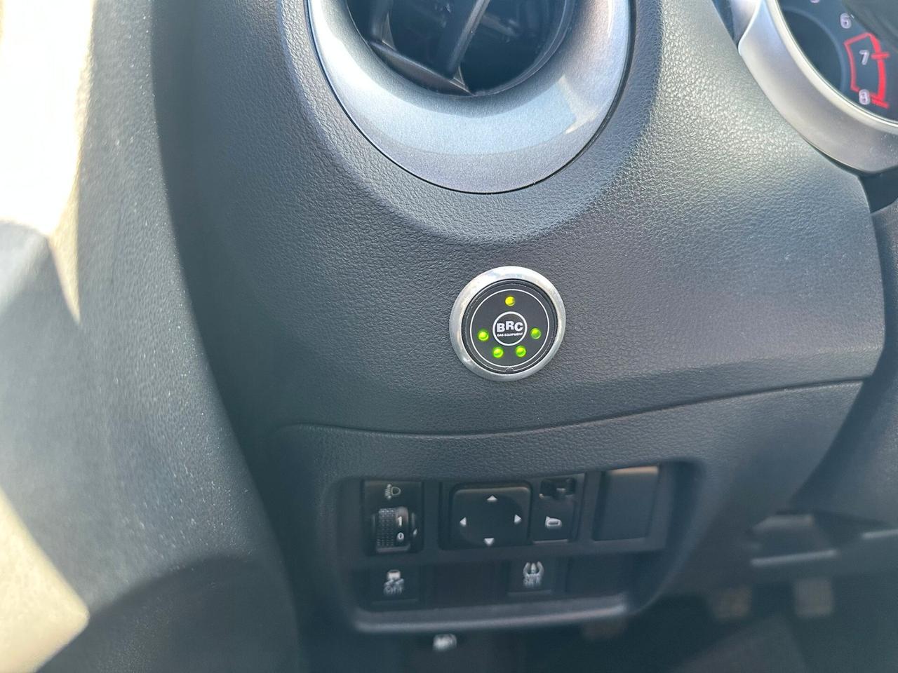 Nissan Juke 1.6 GPL Acenta