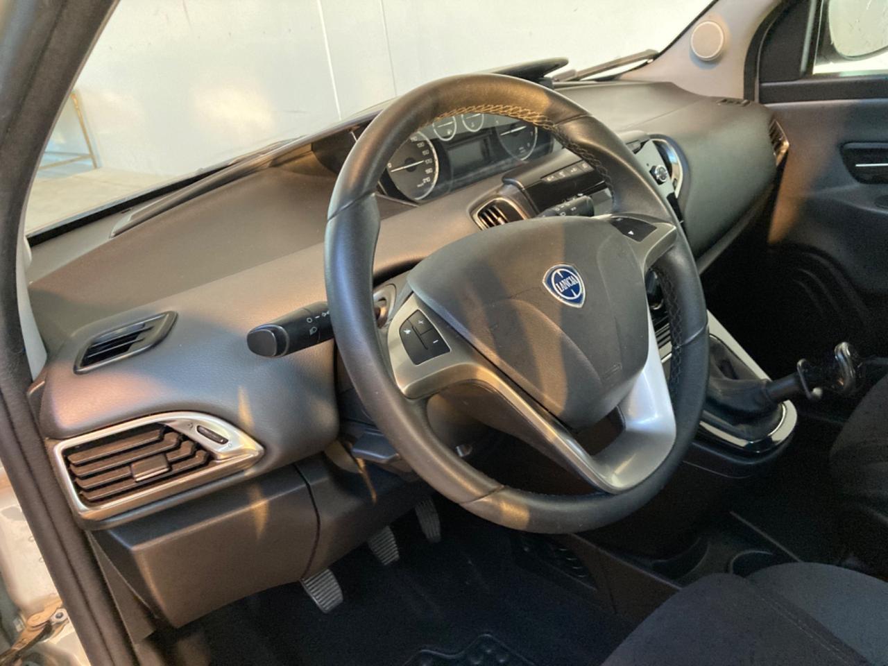 Lancia Ypsilon 1.2 69 CV 5 porte Gold km. Originali