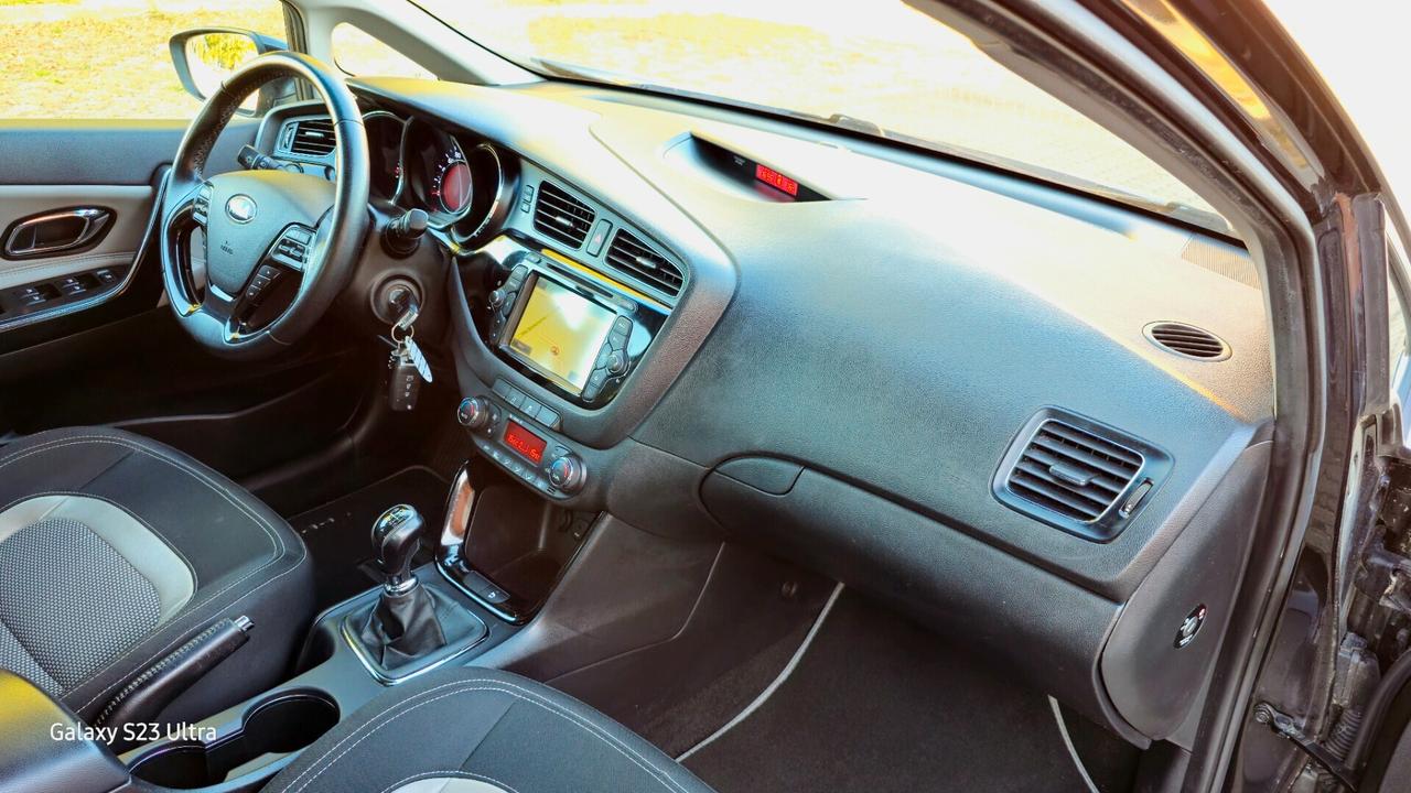 Kia Ceed full optional navi/ retrocamera Garanzia 12 mesi ok neopatentati