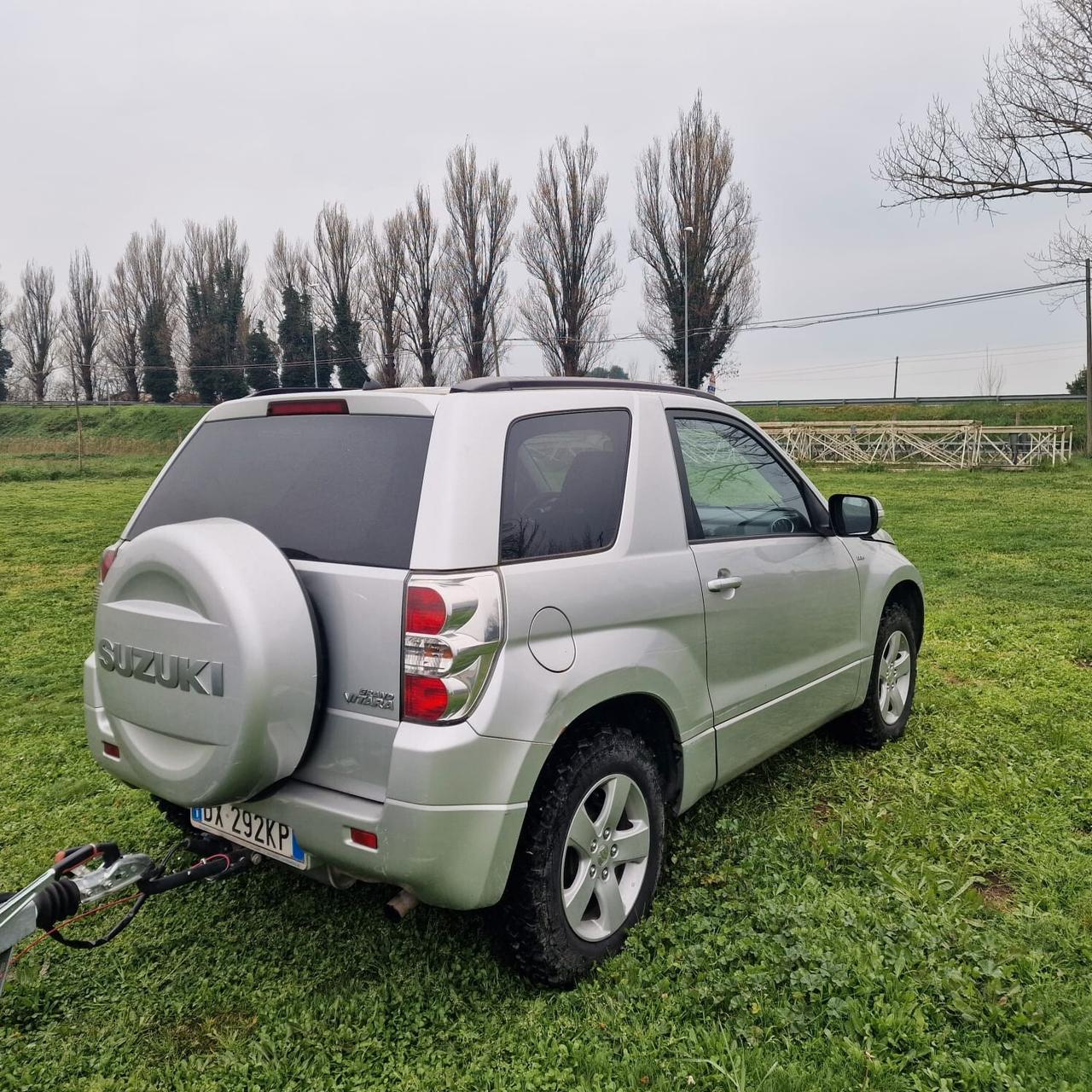 Suzuki Grand Vitara 1.9 DDiS 3p. CARRELLO COMPRESO NEL PREZZO