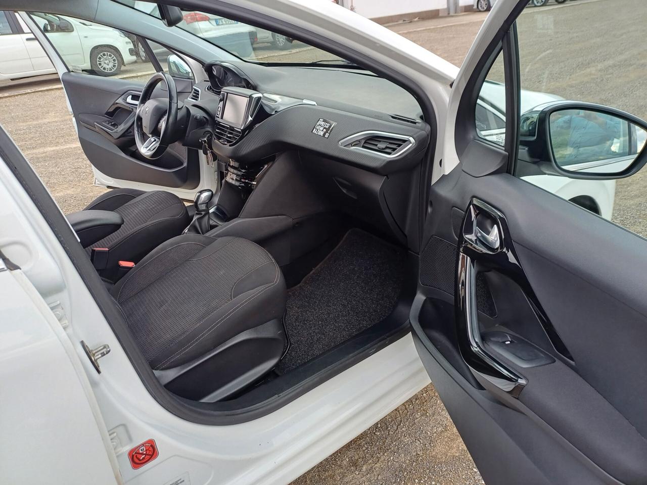 Peugeot 208 PureTech 82 5 porte Allure