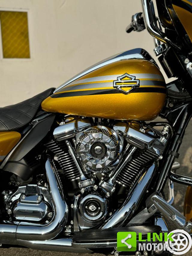 HARLEY-DAVIDSON FLHX Street Glide Special Custom FLHXS