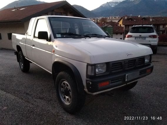 NISSAN KING CAB autocarro