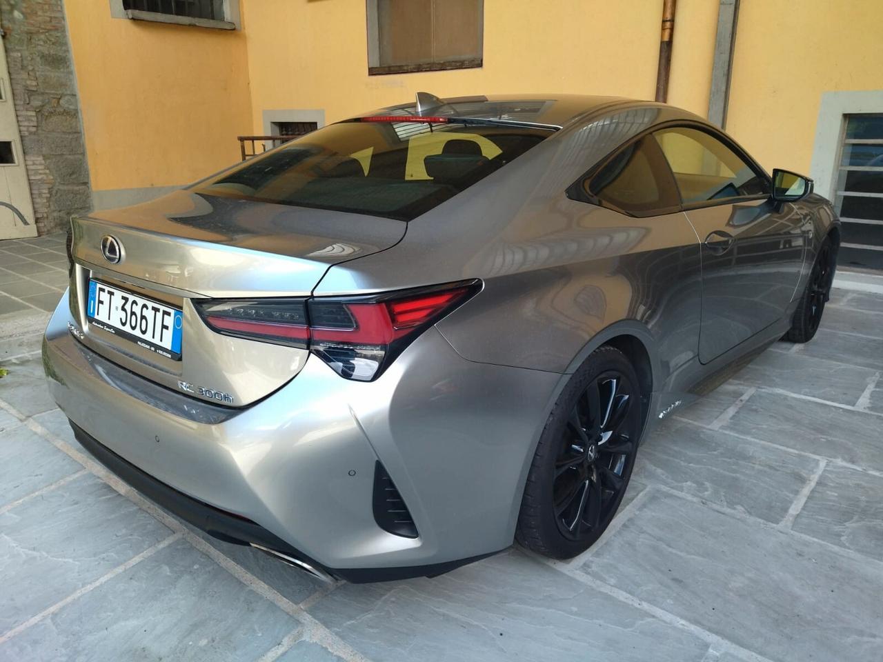 Lexus RC 300h Hybrid F Sport
