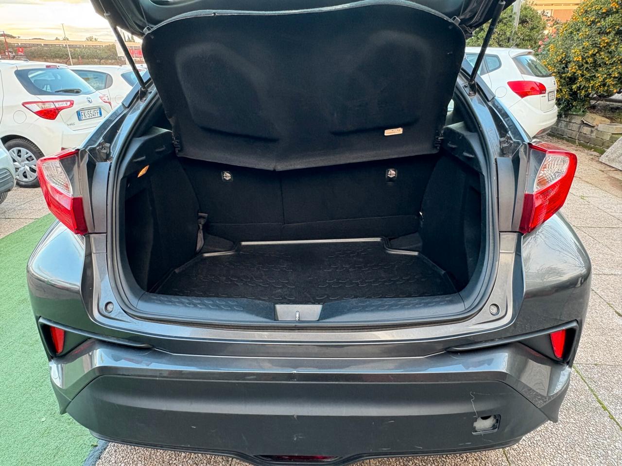 Toyota C-HR 1.8 Hybrid E-CVT Active