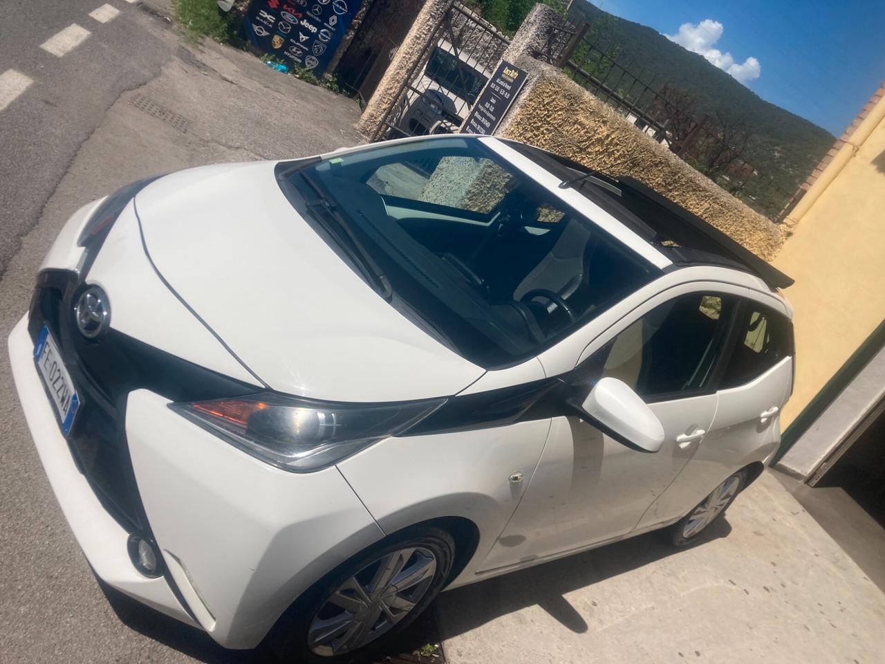 Toyota Aygo 1.0 VVT-i 69 CV automatica tetto apribile
