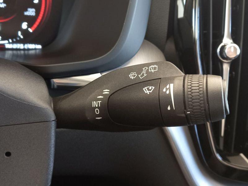 Volvo XC60 B4 197+14 CV AWD Automatica NAVI LED Momentum Pro