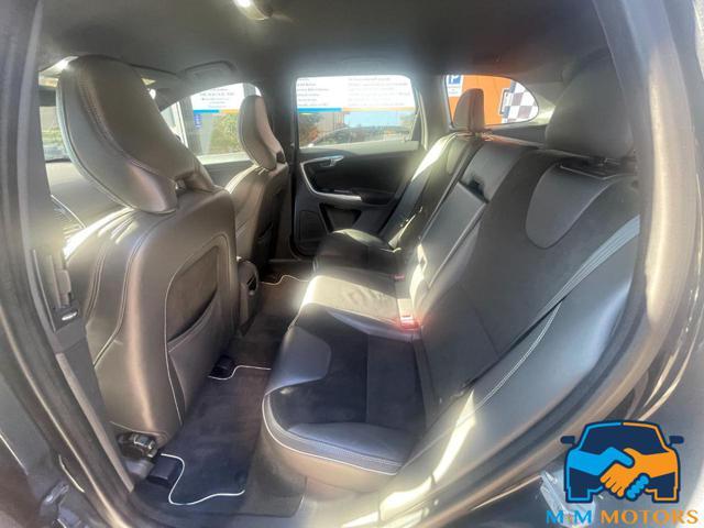 VOLVO XC60 D4 AWD doppio treno di gomme