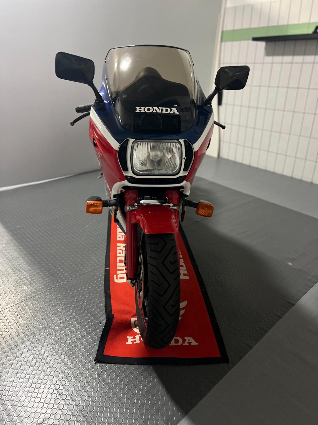 Honda VFR 1000 Sport