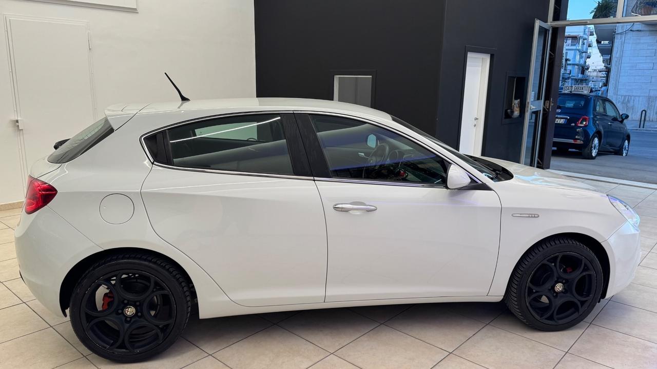 Alfa Romeo Giulietta 1.6 JTDm-2 105 CV Distinctive-2012