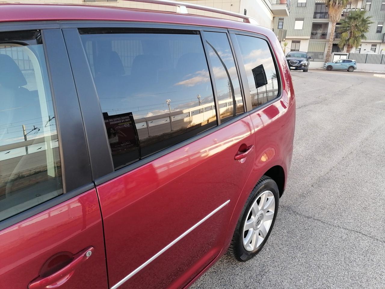 Volkswagen Touran 2.0 TDI HIGHLINE 7 POSTI 2009