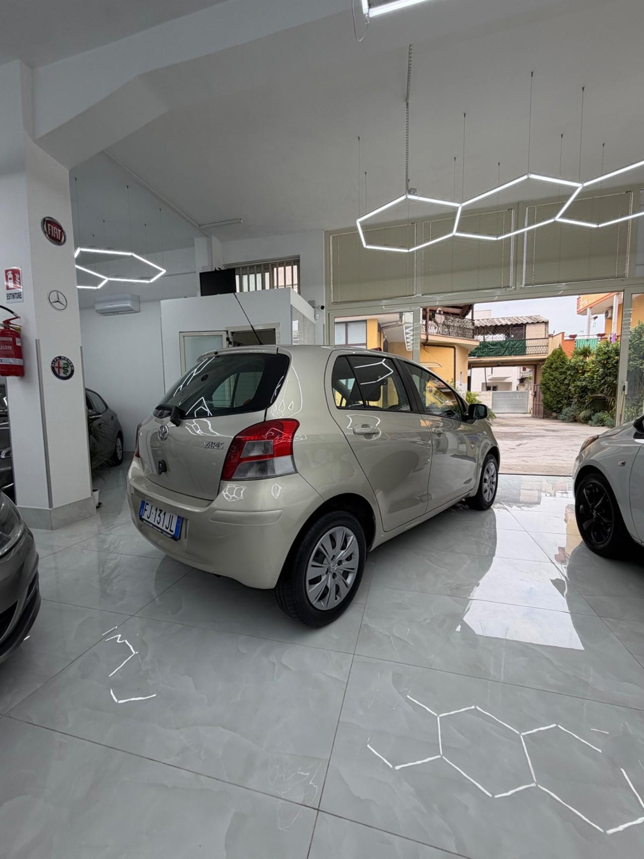 Toyota Yaris 1.0 5 porte