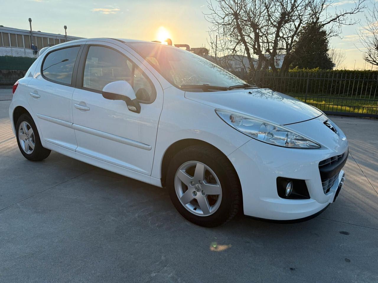 Peugeot 207 1.4 benz 74.900 KM