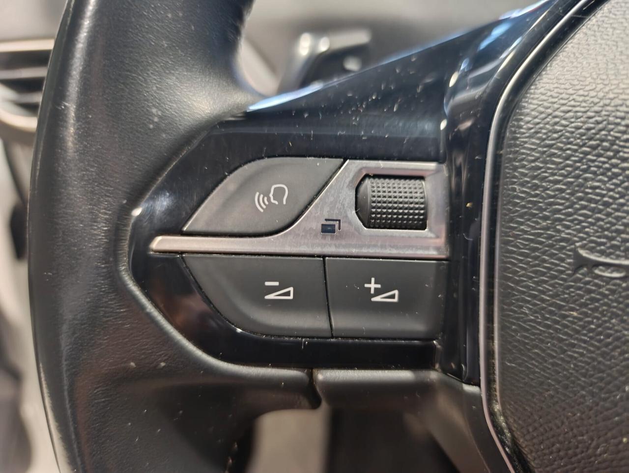 Peugeot 3008 del 2018 - full optional 140.000 km -