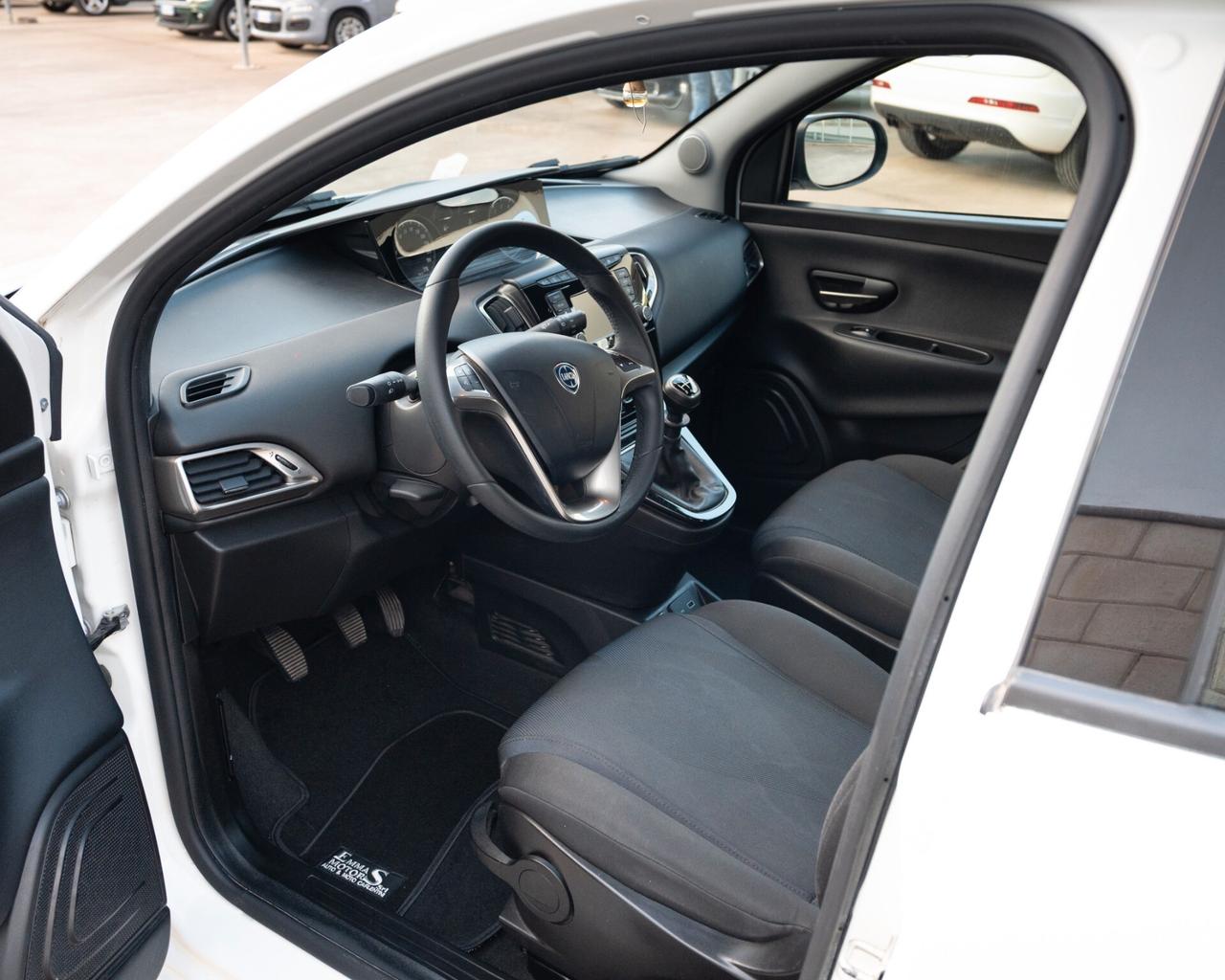 Lancia Ypsilon 1.2 69 CV 5 porte S&S Gold