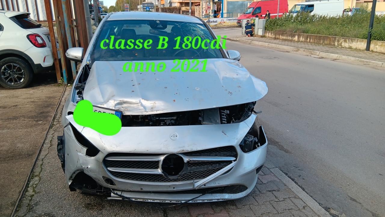 MERCEDES CLASSE B 180 CDI INCIDENTATA SINISTRATA MONDIALCARS