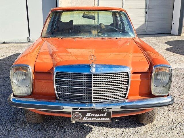 MERCEDES W115 \8 200D - RESTAURO DA ULTIMARE