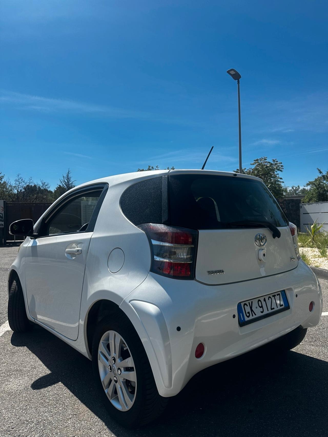 Toyota iQ TOYOTA IQ DIESEL