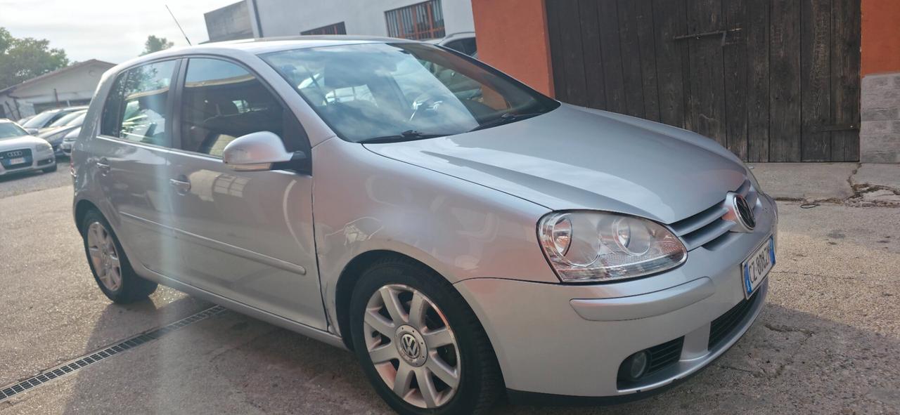 Volkswagen Golf 1.6 16V FSI 5p. Sportline
