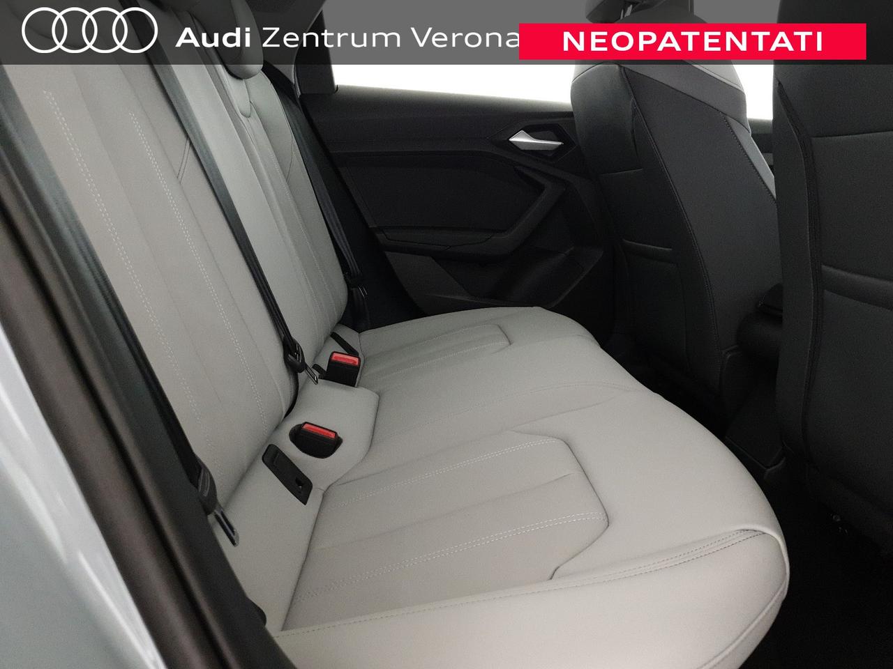 Allstreet 30TFSI 116CV S tronic Identity Contrast