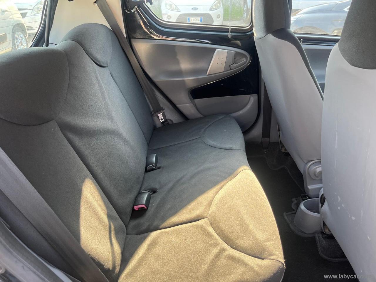 TOYOTA Aygo 1.0 VVT-i 5p. Sol PER NEOPATENTATI