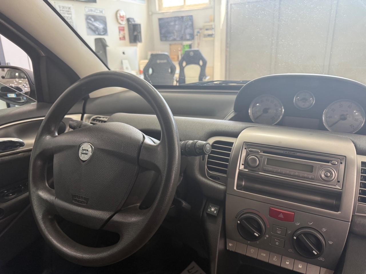 Lancia Ypsilon 1.2 gpl 150 mila km