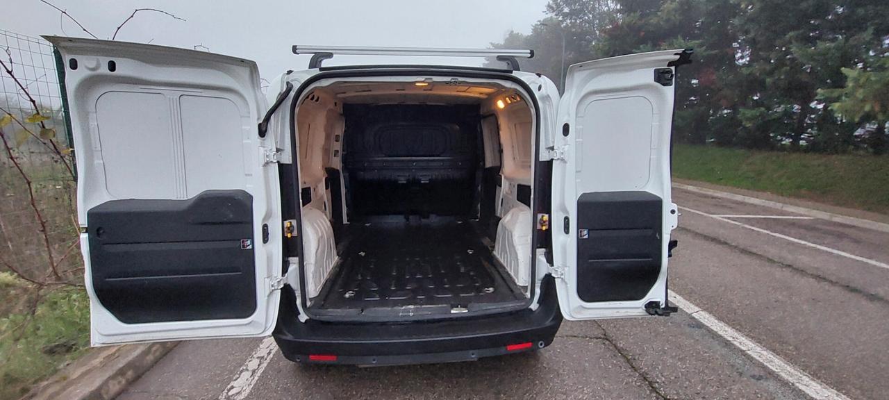 DOBLO" MAXI CARGO 3 POSTI 1,4 T-JET 120 CV METANO DI SERIE POCHI KM PARI AL NUOVO FULL FULL