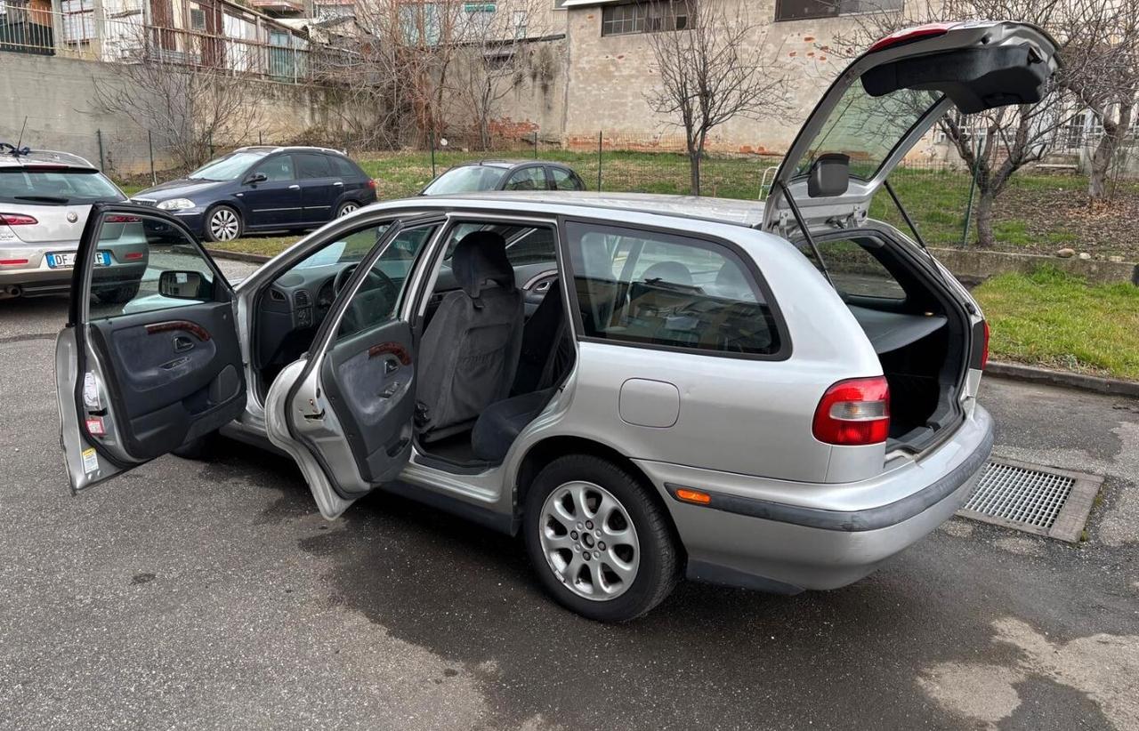 Volvo V40 1.6 16V cat