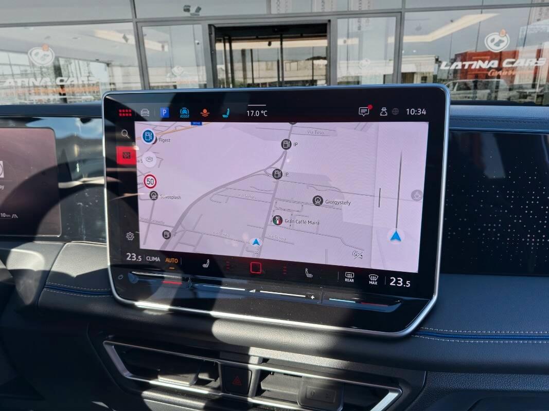 Volkswagen Tiguan 2.0 tdi R-Line 150cv dsg Con NAVIGATORE