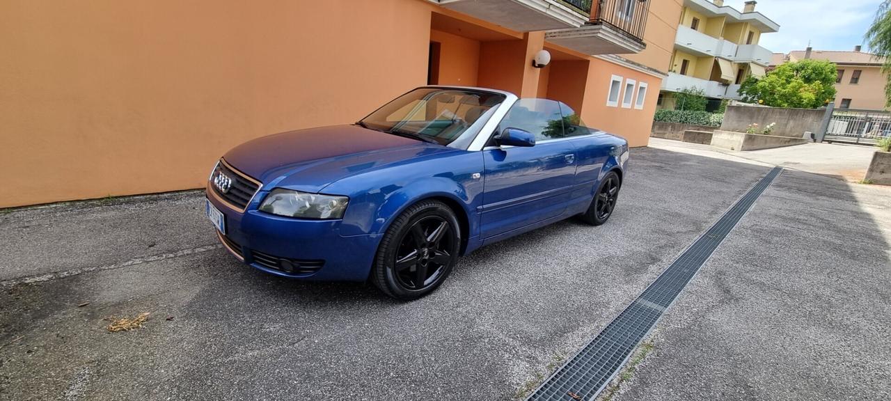 Audi A4 Cabriolet 2.4 V6 30V cat