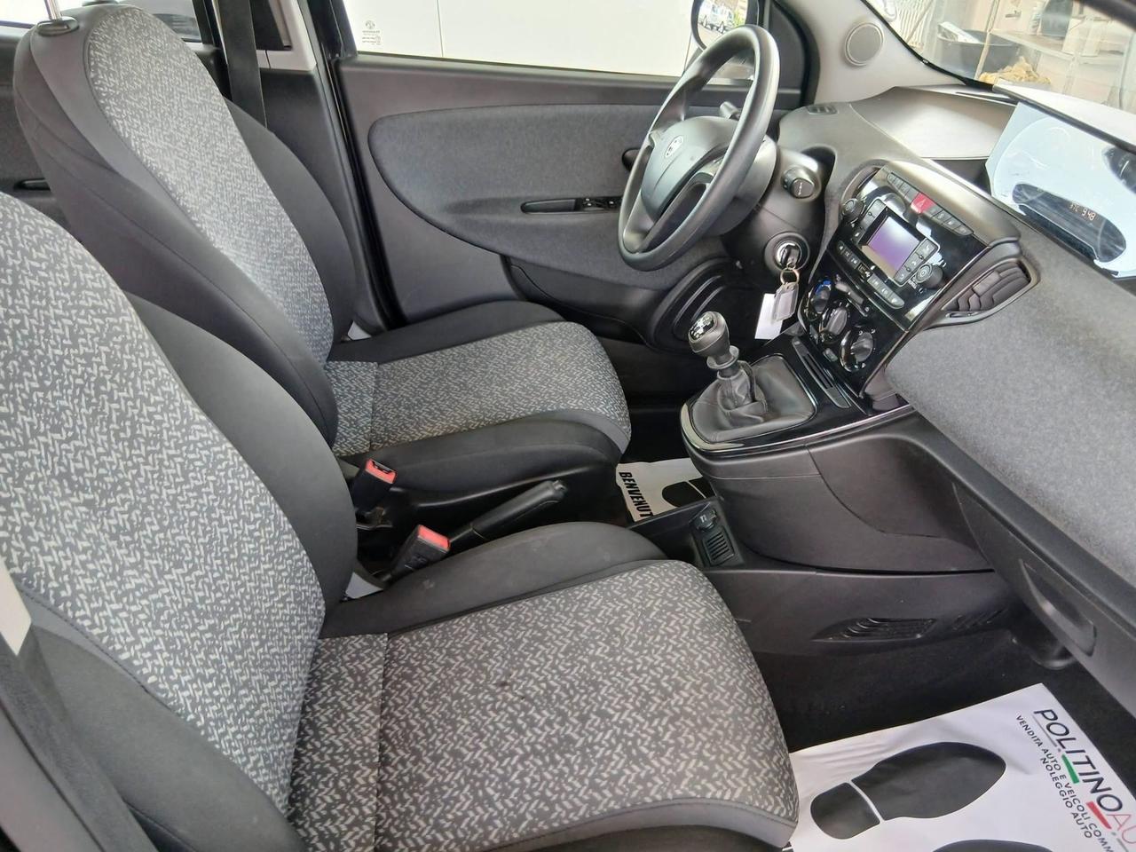 Lancia Ypsilon 1.0 FireFly 5 porte S&S Hybrid Alberta Ferretti
