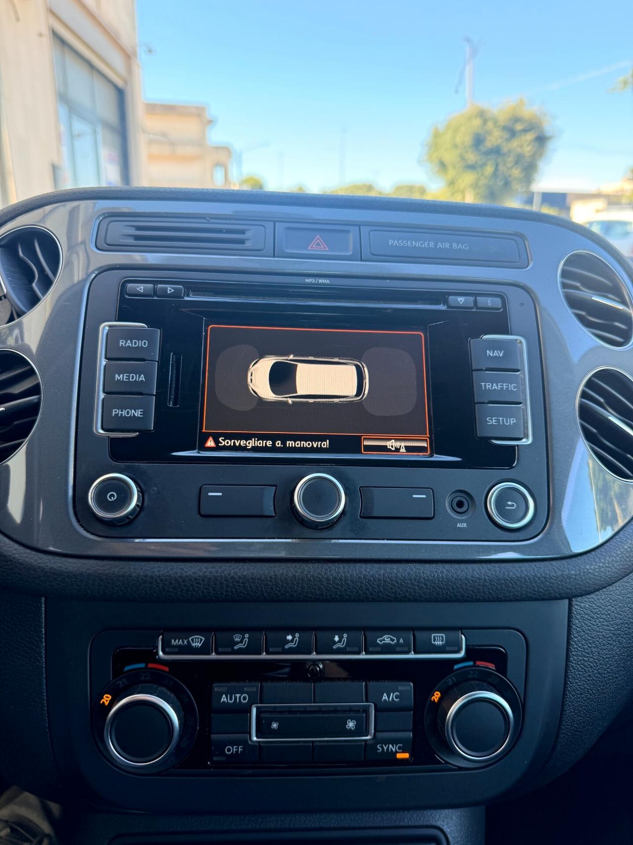 Volkswagen Tiguan 2.0 tdi Sport STYLE ,KM CERTIFICATI VOLKSWAGEN,NAVI,BLUETOOTH,SENSORI DI PARCHEGGIO