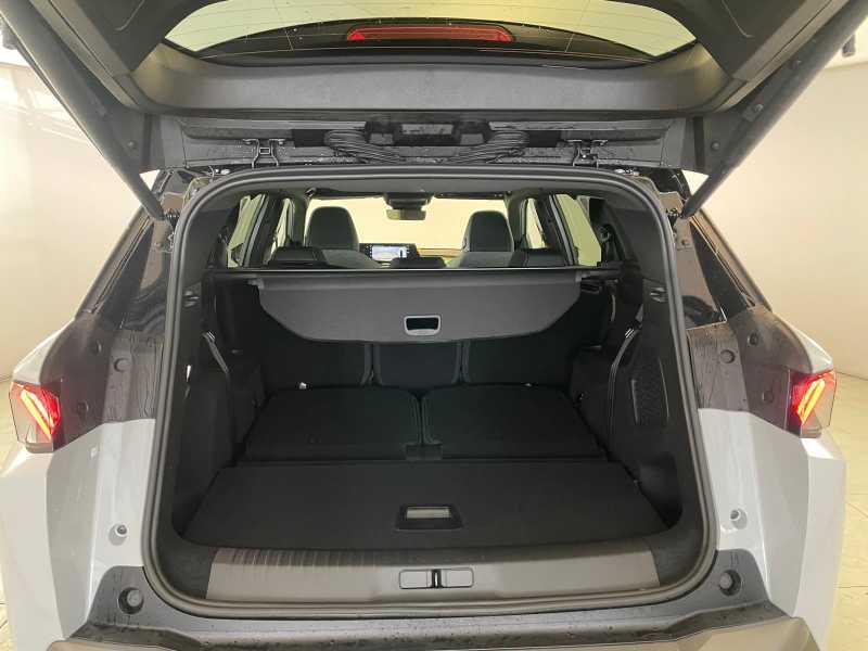 PEUGEOT Nuovo 5008 Hybrid 136 e-DCS6 GT