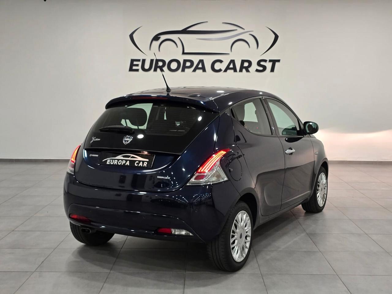 Lancia Ypsilon 1.2 69 CV 5 porte NEOPATENTATI