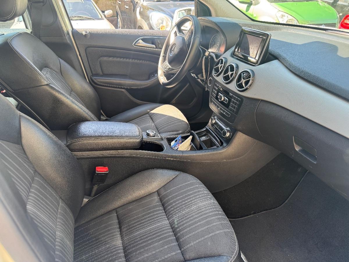MERCEDES Classe B 200 NGD Premium