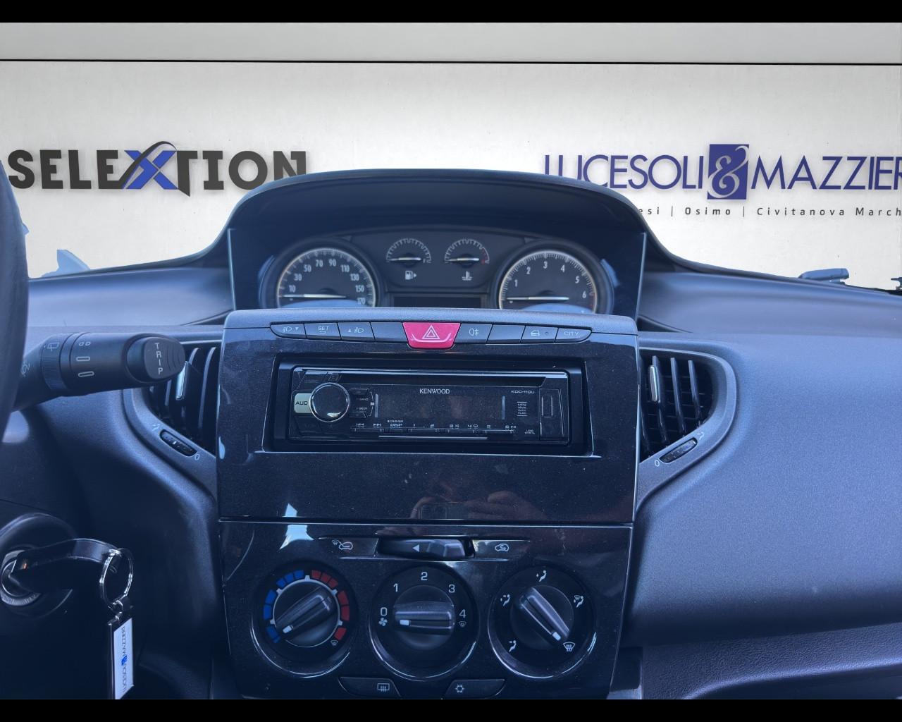 LANCIA Ypsilon 3ª serie - Ypsilon 1.2 69 CV 5 porte Silver