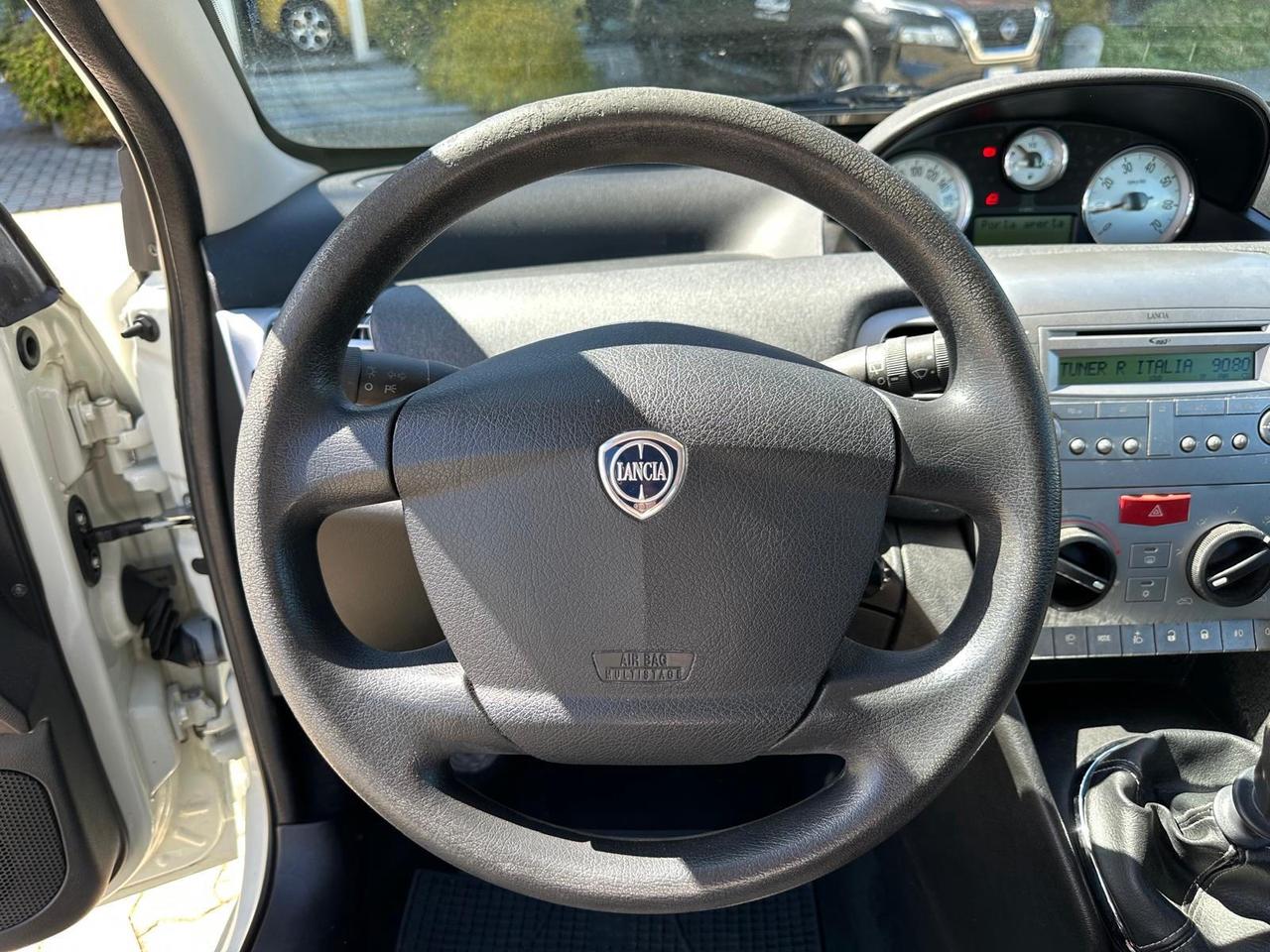 Lancia Ypsilon 1.2 8v Argento 69cv
