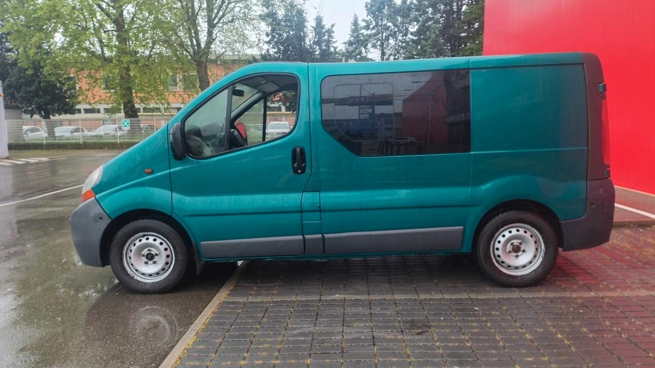 Renault Trafic 6 posti autocarro
