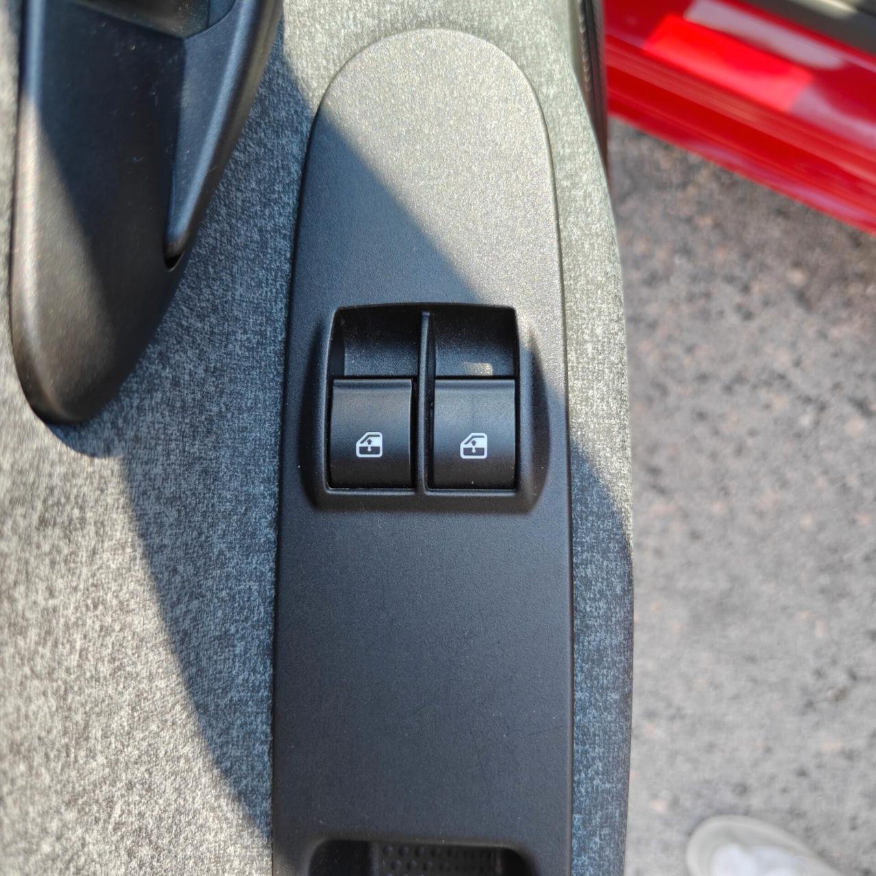 Lancia Ypsilon 1.0 Bz 70 Cv Hybrid Silver