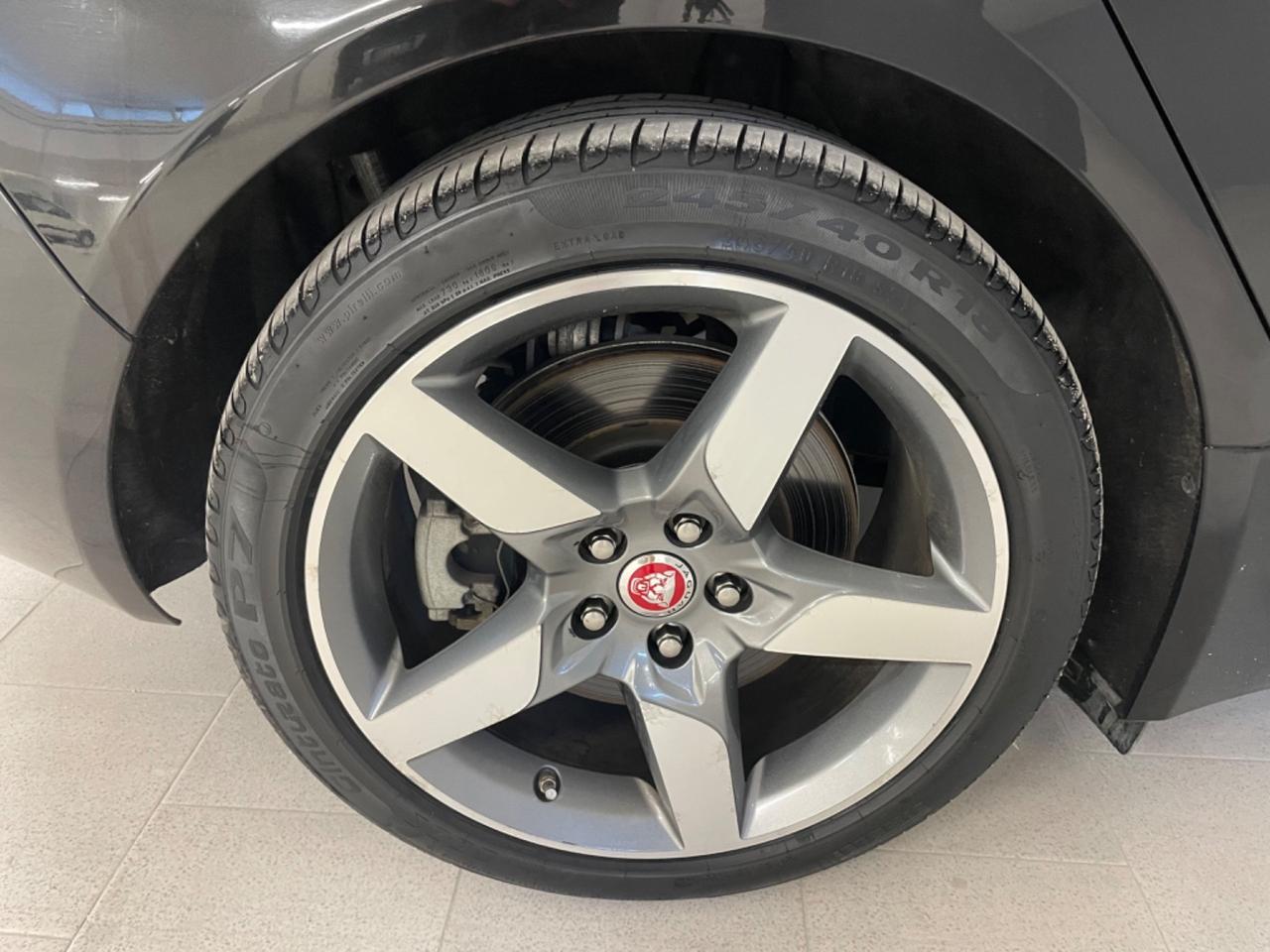 Jaguar XE 2.0 D Turbo 180 CV AWD aut. R-Sport km 104.000