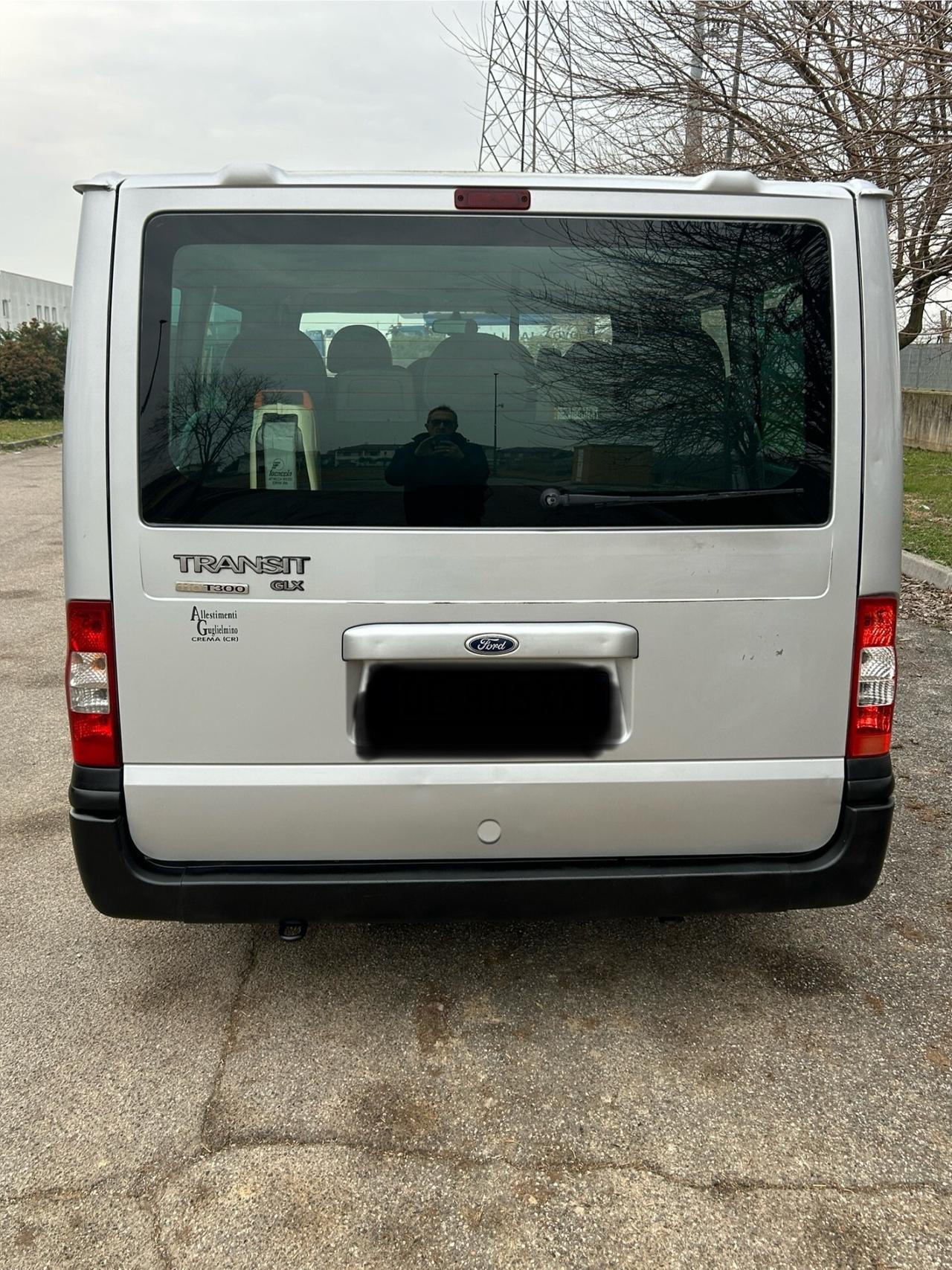 Ford Transit pulmino 9 posti con pedana