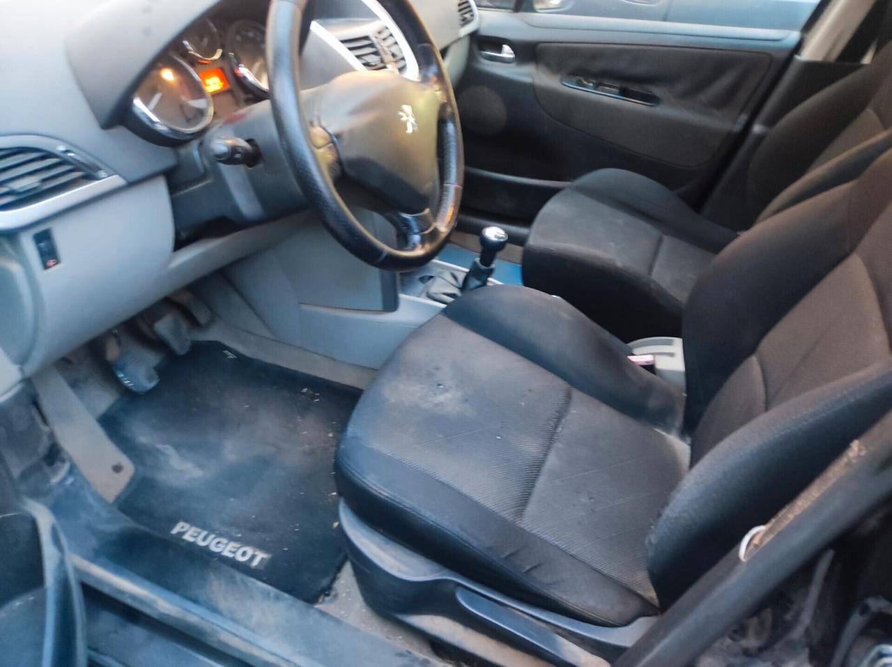 Peugeot 207 1.4 HDi 70CV 5p. ONE Line