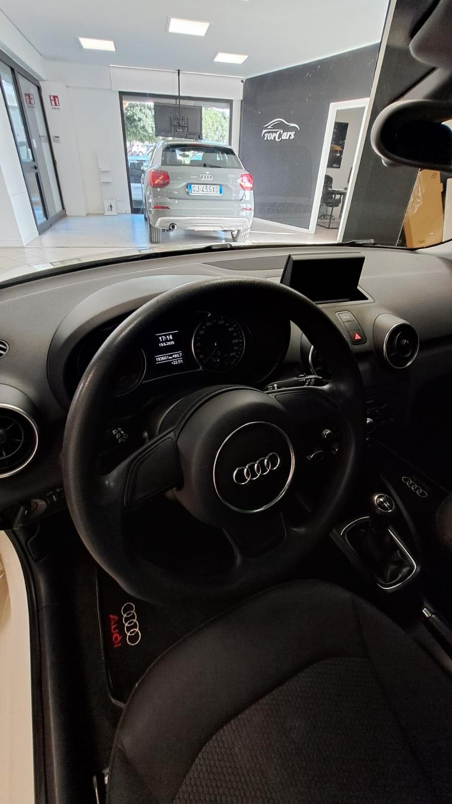 Audi A1 1.6 TDI 90CV con TETTO