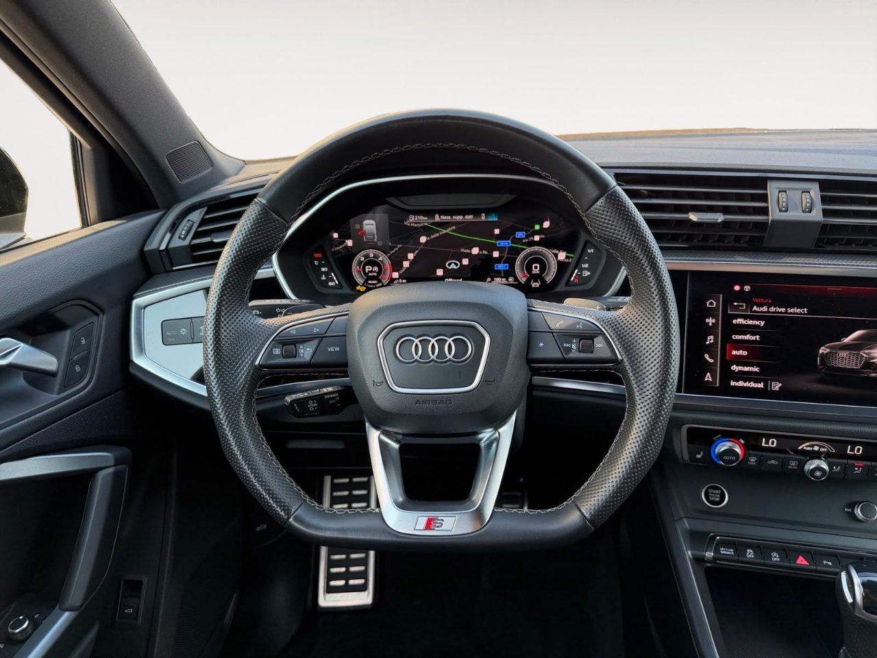 Audi Q3 Sportback 35 2.0 tdi Identity Black s-tronic