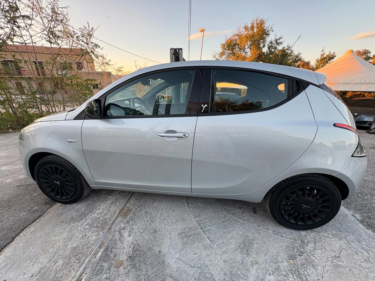Lancia Ypsilon 1.2 69 CV 5 porte Opening Edition