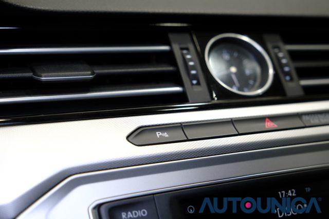 VOLKSWAGEN Passat Variant 1.6 TDI SCR DSG R-LINE BMT