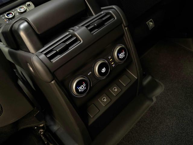 LAND ROVER Defender 110 3.0D I6 AWD Auto X-Dynamic HSE *GARANZIA 2030*