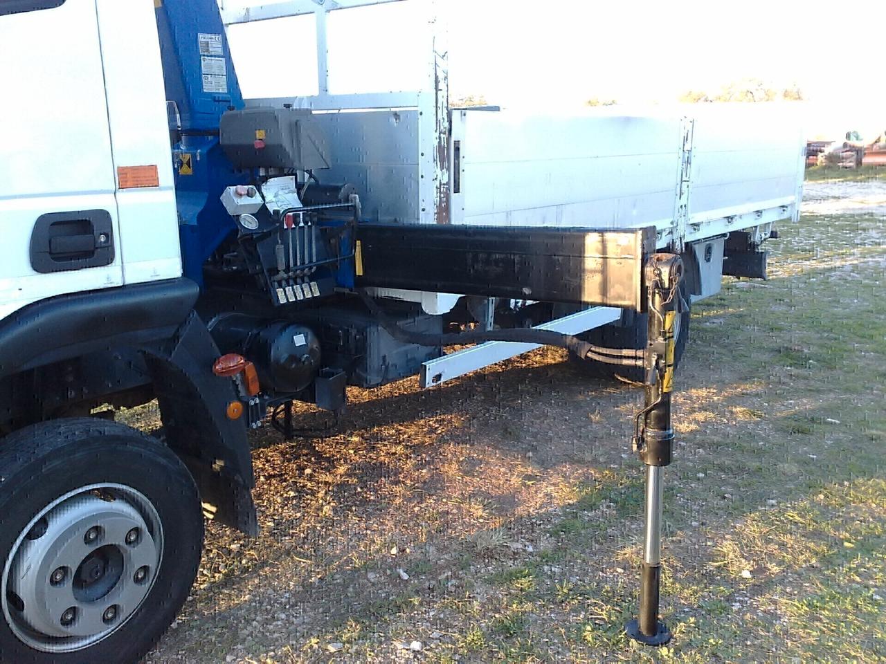 Iveco Eurocargo 75E18 Cassone fisso con grù - 2010