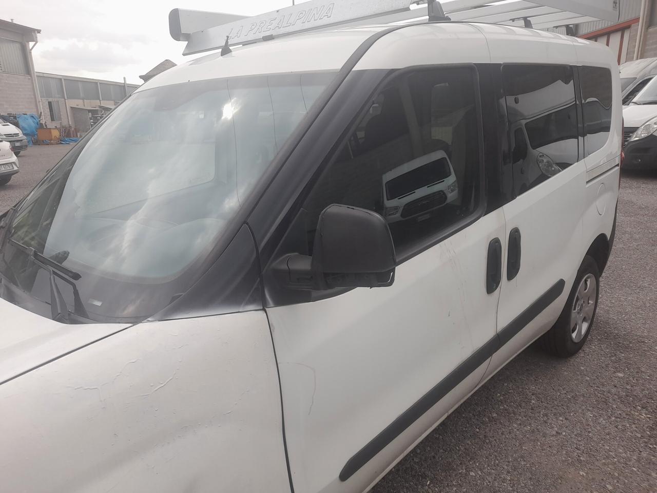 Fiat doblo 5 posti finestrato autocarro